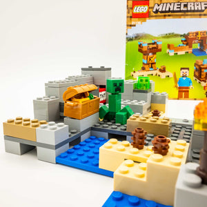 LEGO® 21135 ReGenerat: Minecraft™ - Cutie de crafting 2.0