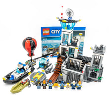 Incarca imaginea in Galerie, LEGO® 60130 ReGenerat: City - Închisoarea de pe insulă