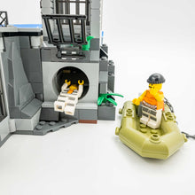 Incarca imaginea in Galerie, LEGO® 60130 ReGenerat: City - Închisoarea de pe insulă