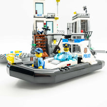 Incarca imaginea in Galerie, LEGO® 60130 ReGenerat: City - Închisoarea de pe insulă