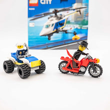 Incarca imaginea in Galerie, LEGO® 60243 ReGenerat: City - Urmărire cu elicopterul poliției