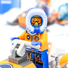 Incarca imaginea in Galerie, LEGO® 60032 ReGenerat Premium: City - Snowmobil arctic