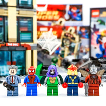 Incarca imaginea in Galerie, LEGO® 76005 ReGenerat: Super Heroes - Spider-Man Daily Bugle Showdown