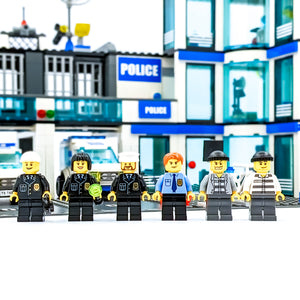 LEGO® 7498 ReGenerat: City - Stație de Poliție