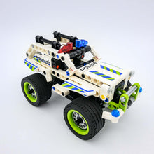 Incarca imaginea in Galerie, LEGO® 42047 ReGenerat: Technic - Interceptorul poliției (Police interceptor)