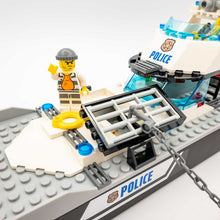 Incarca imaginea in Galerie, LEGO® 60129 ReGenerat: City - Nava de patrulare a poliției