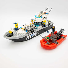 Incarca imaginea in Galerie, LEGO® 60129 ReGenerat: City - Nava de patrulare a poliției