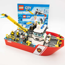 Incarca imaginea in Galerie, LEGO® 60109 ReGenerat: City - Șalupa de stins incendii