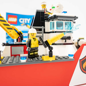 LEGO® 60109 ReGenerat: City - Șalupa de stins incendii