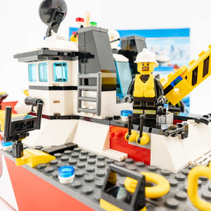 LEGO® 60109 ReGenerat: City - Șalupa de stins incendii
