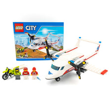 Incarca imaginea in Galerie, LEGO® 60116 ReGenerat: City - Avion sanitar