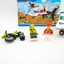 Incarca imaginea in Galerie, LEGO® 60116 ReGenerat: City - Avion sanitar