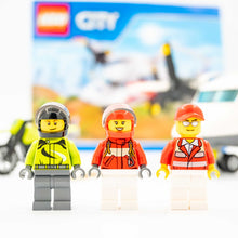 Incarca imaginea in Galerie, LEGO® 60116 ReGenerat: City - Avion sanitar