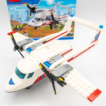 Incarca imaginea in Galerie, LEGO® 60116 ReGenerat: City - Avion sanitar