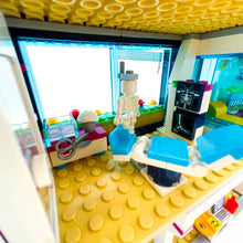 Incarca imaginea in Galerie, LEGO® 41318 ReGenerat: Friends - Spitalul Din Heartlake