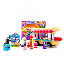 Incarca imaginea in Galerie, LEGO® 41129 ReGenerat: Friends - Furgoneta de hot dog din parcul de distracție