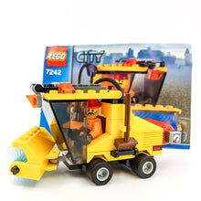 Incarca imaginea in Galerie, LEGO® 7242 ReGenerat Premium: City - Masina de curatenie