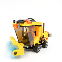 Incarca imaginea in Galerie, LEGO® 7242 ReGenerat Premium: City - Masina de curatenie