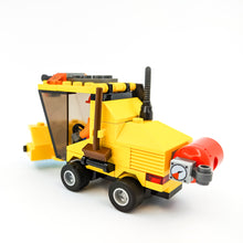 Incarca imaginea in Galerie, LEGO® 7242 ReGenerat Premium: City - Masina de curatenie