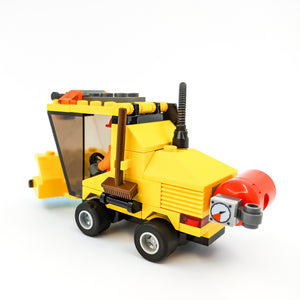 LEGO® 7242 ReGenerat Premium: City - Masina de curatenie