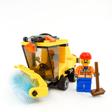 Incarca imaginea in Galerie, LEGO® 7242 ReGenerat Premium: City - Masina de curatenie