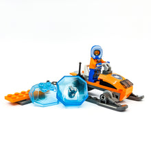 Incarca imaginea in Galerie, LEGO® 60032 ReGenerat Premium: City - Snowmobil arctic
