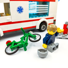 Incarca imaginea in Galerie, LEGO® 4431 ReGenerat Colecție: City - Ambulanță