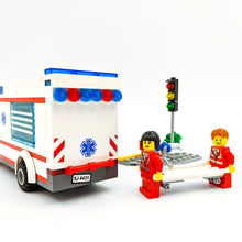 Incarca imaginea in Galerie, LEGO® 4431 ReGenerat Colecție: City - Ambulanță