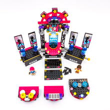 Incarca imaginea in Galerie, LEGO® 41105 ReGenerat: Friends - Scena de spectacol a vedetei pop