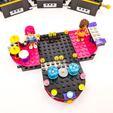 Incarca imaginea in Galerie, LEGO® 41105 ReGenerat: Friends - Scena de spectacol a vedetei pop