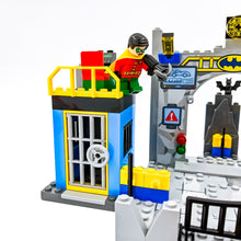 Incarca imaginea in Galerie, LEGO® 10672 ReGenerat: Juniors - Atacul din Peştera Liliecilor