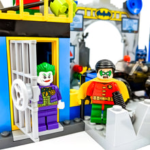 Incarca imaginea in Galerie, LEGO® 10672 ReGenerat: Juniors - Atacul din Peştera Liliecilor