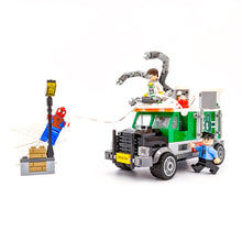 Incarca imaginea in Galerie, LEGO® 76015 ReGenerat: Super Heroes - Atacul lui Doc Ock asupra camionului