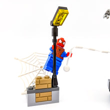 Incarca imaginea in Galerie, LEGO® 76015 ReGenerat: Super Heroes - Atacul lui Doc Ock asupra camionului