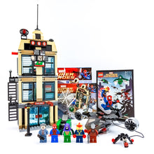 Incarca imaginea in Galerie, LEGO® 76005 ReGenerat: Super Heroes - Spider-Man Daily Bugle Showdown