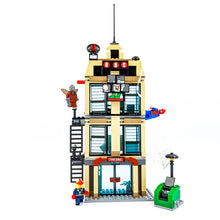 Incarca imaginea in Galerie, LEGO® 76005 ReGenerat: Super Heroes - Spider-Man Daily Bugle Showdown