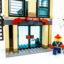 Incarca imaginea in Galerie, LEGO® 76005 ReGenerat: Super Heroes - Spider-Man Daily Bugle Showdown