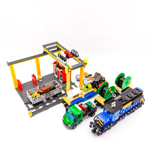 Incarca imaginea in Galerie, LEGO® 60052 ReGenerat: Tren Marfar