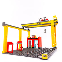 Incarca imaginea in Galerie, LEGO® 60052 ReGenerat: Tren Marfar