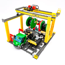 Incarca imaginea in Galerie, LEGO® 60052 ReGenerat: Tren Marfar