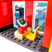 Incarca imaginea in Galerie, LEGO® 60052 ReGenerat: Tren Marfar