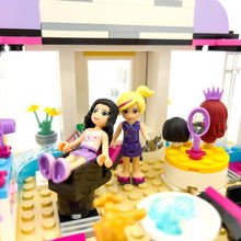 Incarca imaginea in Galerie, LEGO® 41093 ReGenerat: Friends - Salonul de coafură din Heartlake