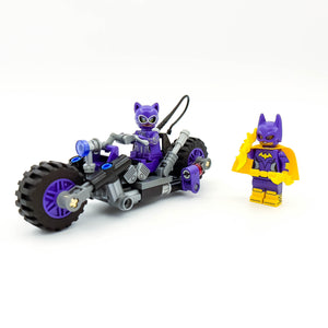 LEGO® 70902 ReGenerat: Batman Movie Catwoman si urmărirea in Catcycle
