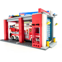 Incarca imaginea in Galerie, LEGO® 60110 ReGenerat: City - Remiza de pompieri