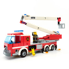 Incarca imaginea in Galerie, LEGO® 60110 ReGenerat: City - Remiza de pompieri