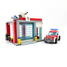 Incarca imaginea in Galerie, LEGO® 60110 ReGenerat: City - Remiza de pompieri