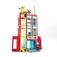 Incarca imaginea in Galerie, LEGO® 60110 ReGenerat: City - Remiza de pompieri
