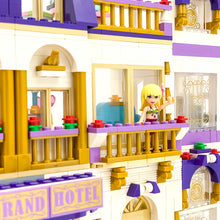 Incarca imaginea in Galerie, LEGO® 41101 ReGenerat: Friends - Grand Hotel Heartlake