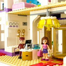 Incarca imaginea in Galerie, LEGO® 41101 ReGenerat: Friends - Grand Hotel Heartlake