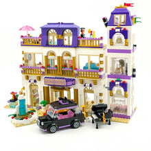 Incarca imaginea in Galerie, LEGO® 41101 ReGenerat: Friends - Grand Hotel Heartlake